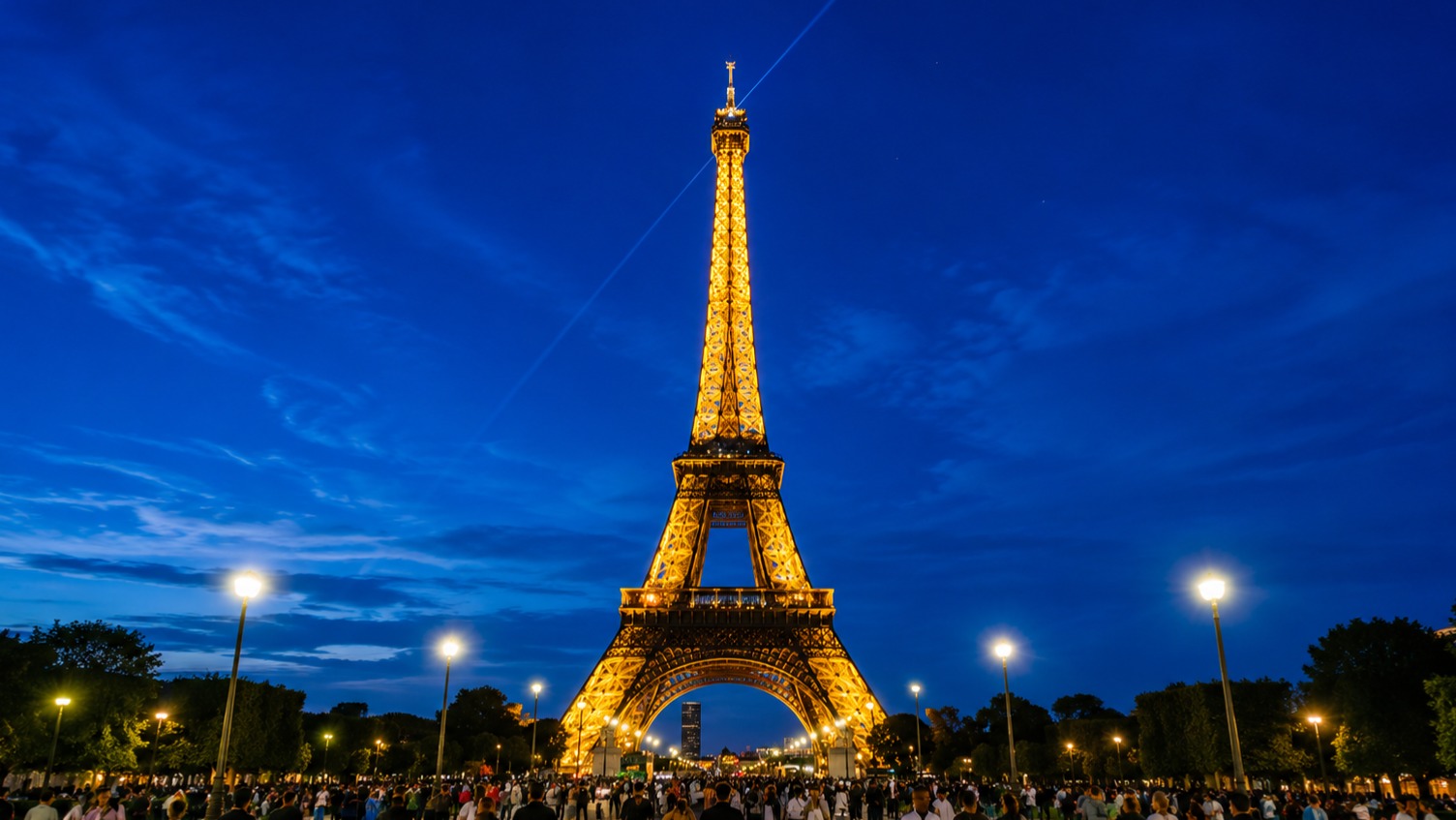 Por que Paris é tão bonita. A reforma radical que transformou a cidade mais desejada do mundo.